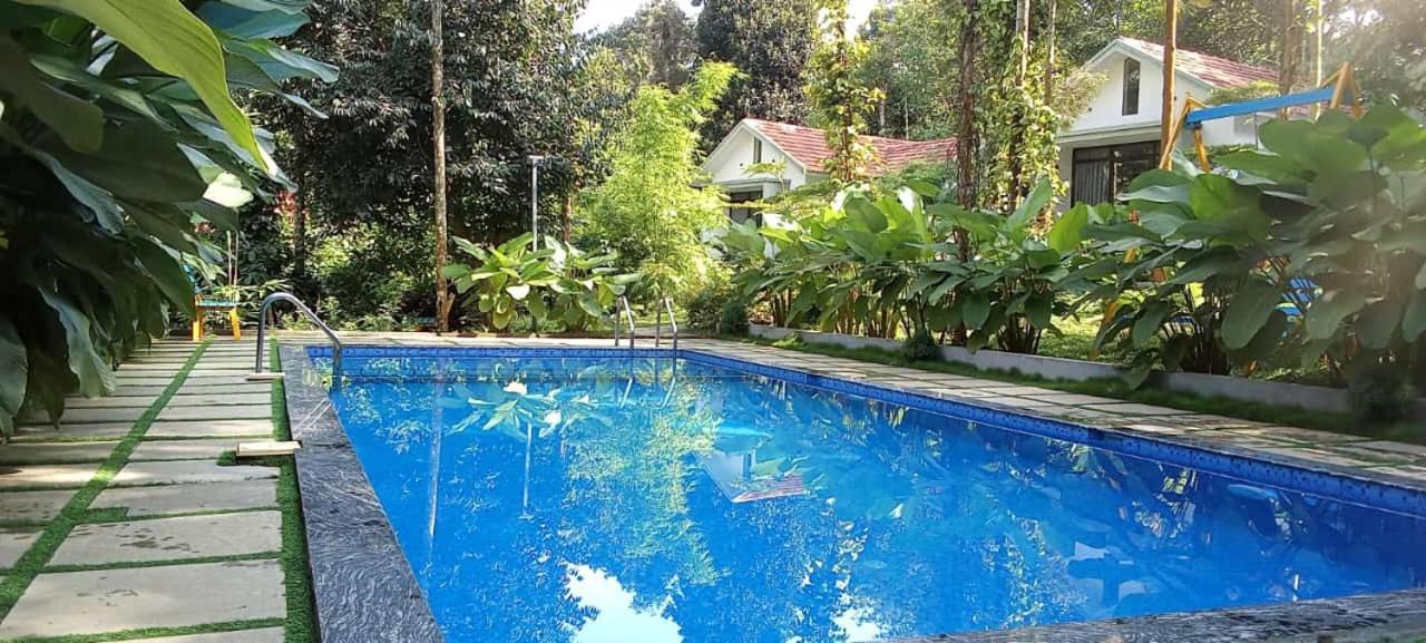 Le Vista Resort Султан Батери Екстериор снимка